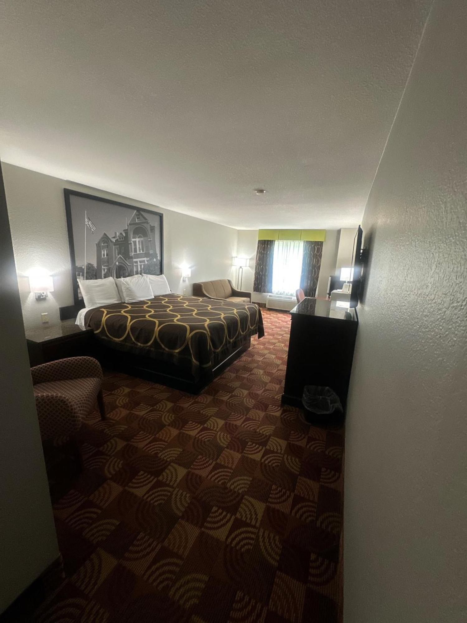 Super 8 By Wyndham Lake Of The Ozarks Eldon Exterior foto