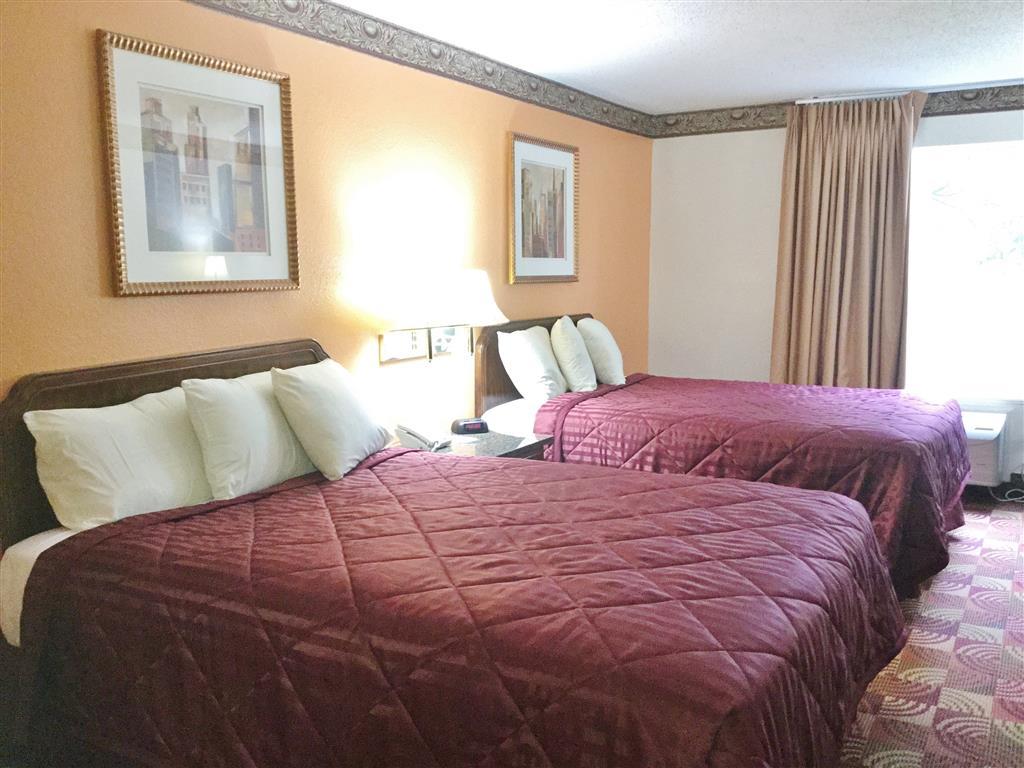 Super 8 By Wyndham Lake Of The Ozarks Eldon Habitación foto