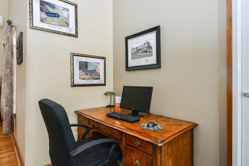 Super 8 By Wyndham Lake Of The Ozarks Eldon Facilidades foto