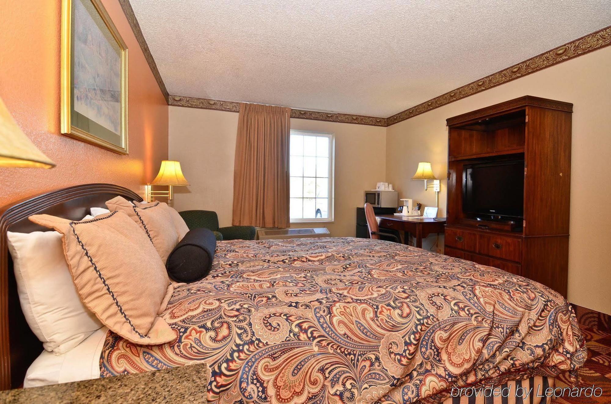 Super 8 By Wyndham Lake Of The Ozarks Eldon Exterior foto